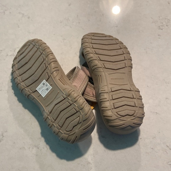 Skechers NWT Adventure Sandals - Tan size 8 - Picture 4 of 4